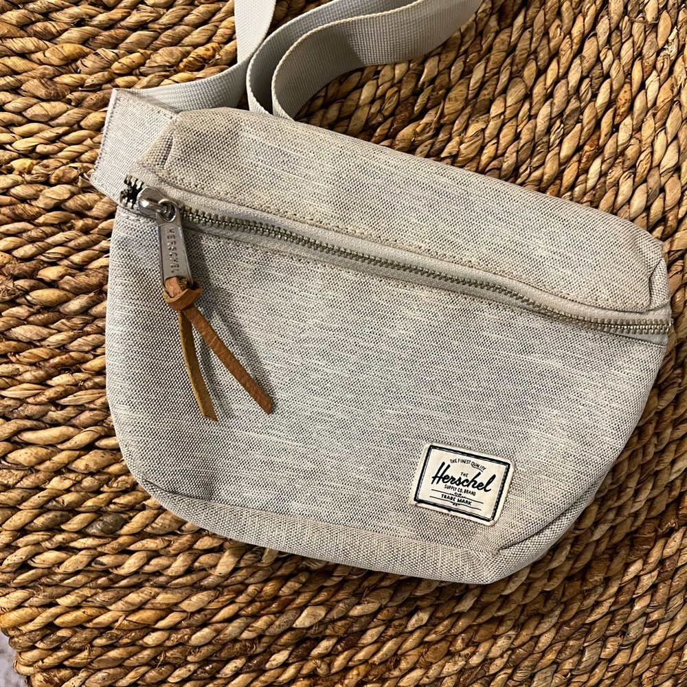 HERSCHEL light/ash gray fanny pack/belt bag